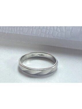 Designer Platinum Pt 850 Textured Band Ring Size 5.5